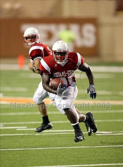 Thumbnail 3 in 2009 THSCA All-Star Football Game photogallery.