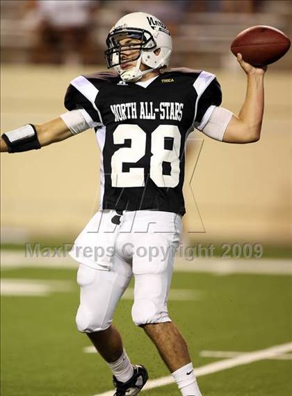 Thumbnail 3 in 2009 THSCA All-Star Football Game photogallery.