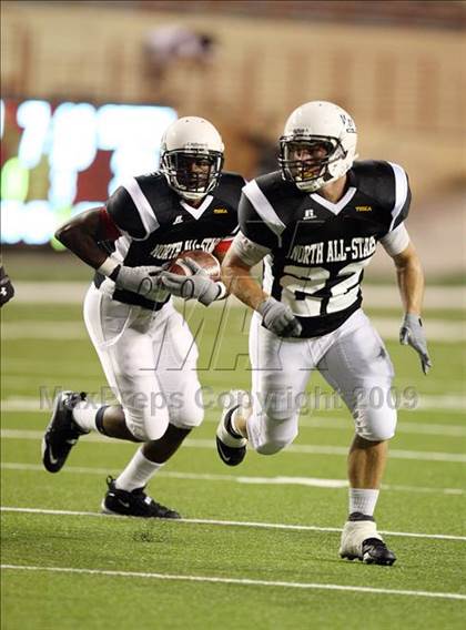 Thumbnail 1 in 2009 THSCA All-Star Football Game photogallery.