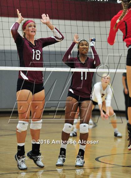 Thumbnail 3 in The Woodlands vs. Tompkins (NIKE Invitational Tournament) photogallery.