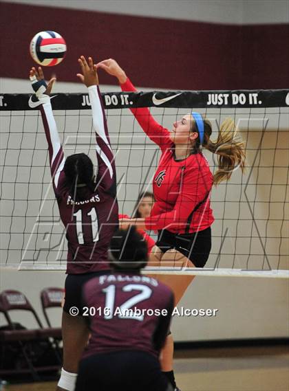 Thumbnail 3 in The Woodlands vs. Tompkins (NIKE Invitational Tournament) photogallery.