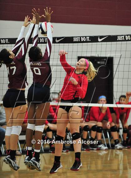 Thumbnail 1 in The Woodlands vs. Tompkins (NIKE Invitational Tournament) photogallery.