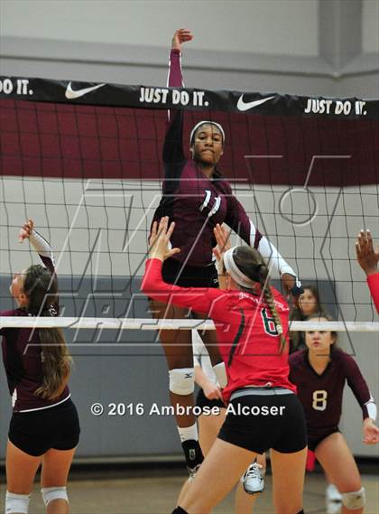 Thumbnail 1 in The Woodlands vs. Tompkins (NIKE Invitational Tournament) photogallery.