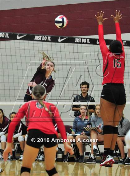 Thumbnail 3 in The Woodlands vs. Tompkins (NIKE Invitational Tournament) photogallery.