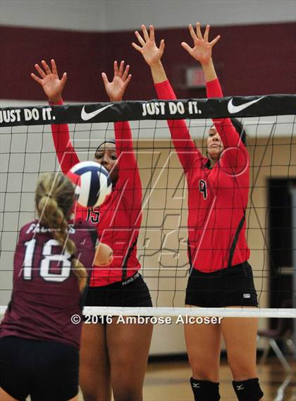 Thumbnail 1 in The Woodlands vs. Tompkins (NIKE Invitational Tournament) photogallery.