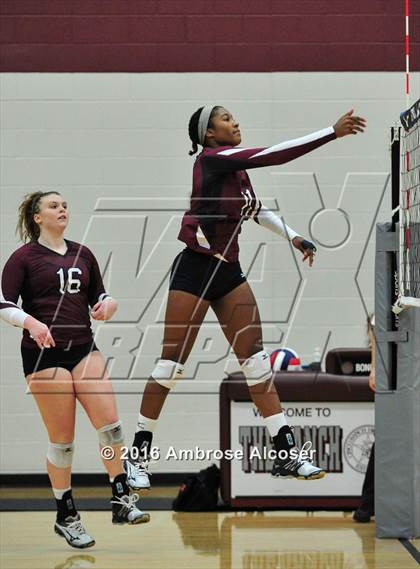 Thumbnail 2 in The Woodlands vs. Tompkins (NIKE Invitational Tournament) photogallery.