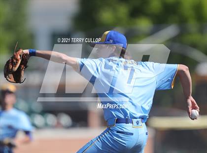 Thumbnail 3 in Orem vs. Maple Mountain (UHSAA 5A Championship) photogallery.