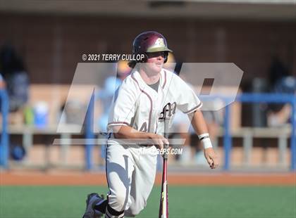 Thumbnail 2 in Orem vs. Maple Mountain (UHSAA 5A Championship) photogallery.