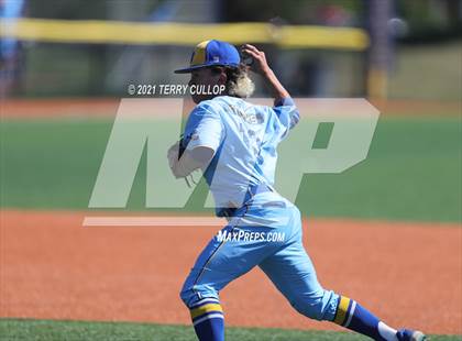 Thumbnail 2 in Orem vs. Maple Mountain (UHSAA 5A Championship) photogallery.