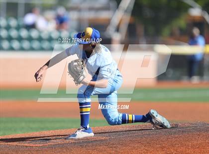 Thumbnail 2 in Orem vs. Maple Mountain (UHSAA 5A Championship) photogallery.