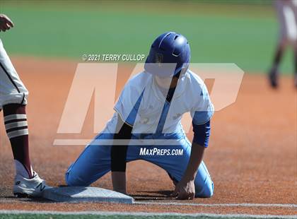 Thumbnail 3 in Orem vs. Maple Mountain (UHSAA 5A Championship) photogallery.