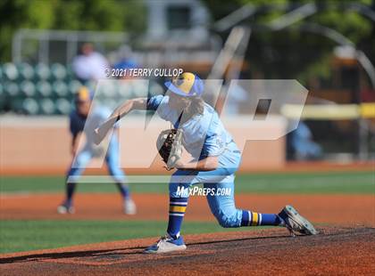Thumbnail 2 in Orem vs. Maple Mountain (UHSAA 5A Championship) photogallery.