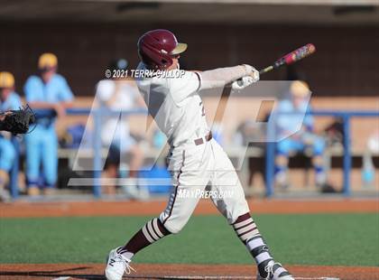 Thumbnail 3 in Orem vs. Maple Mountain (UHSAA 5A Championship) photogallery.
