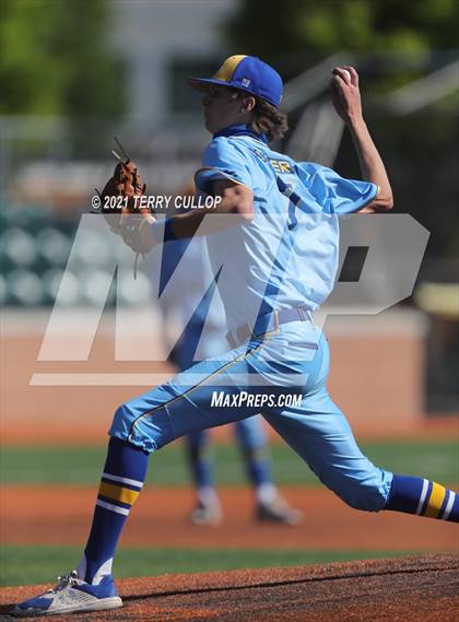 Thumbnail 3 in Orem vs. Maple Mountain (UHSAA 5A Championship) photogallery.