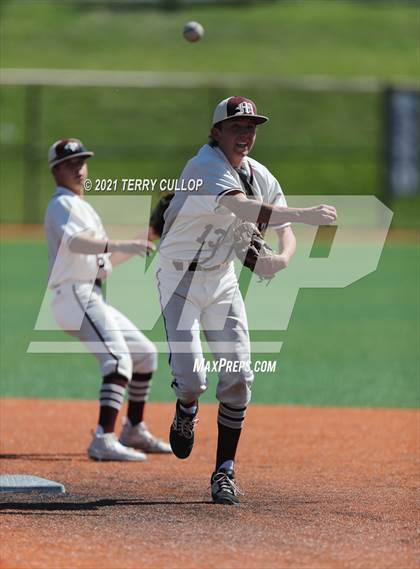 Thumbnail 3 in Orem vs. Maple Mountain (UHSAA 5A Championship) photogallery.