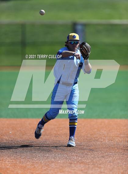 Thumbnail 1 in Orem vs. Maple Mountain (UHSAA 5A Championship) photogallery.