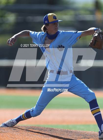 Thumbnail 1 in Orem vs. Maple Mountain (UHSAA 5A Championship) photogallery.