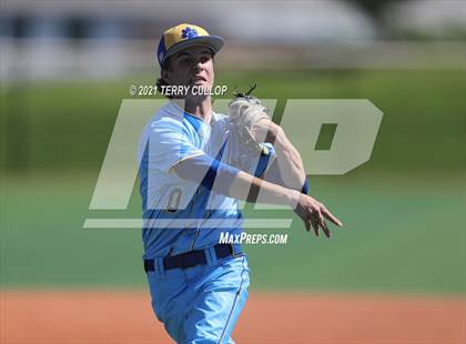 Thumbnail 3 in Orem vs. Maple Mountain (UHSAA 5A Championship) photogallery.