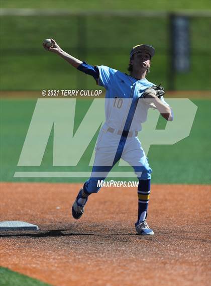 Thumbnail 3 in Orem vs. Maple Mountain (UHSAA 5A Championship) photogallery.