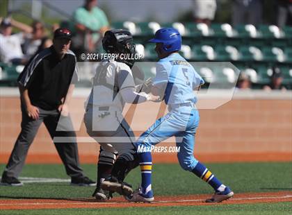Thumbnail 1 in Orem vs. Maple Mountain (UHSAA 5A Championship) photogallery.
