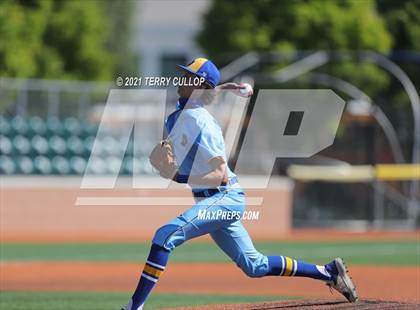 Thumbnail 1 in Orem vs. Maple Mountain (UHSAA 5A Championship) photogallery.