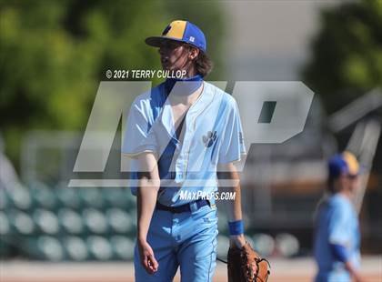 Thumbnail 2 in Orem vs. Maple Mountain (UHSAA 5A Championship) photogallery.