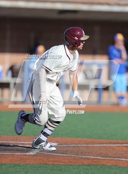 Thumbnail 2 in Orem vs. Maple Mountain (UHSAA 5A Championship) photogallery.