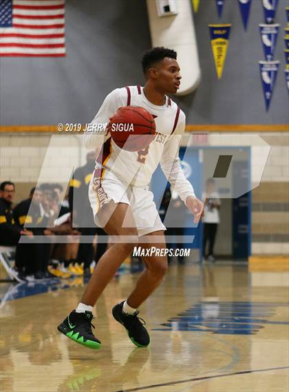 Thumbnail 1 in Clovis West vs. Laguna Creek (NorCal tip Off) photogallery.