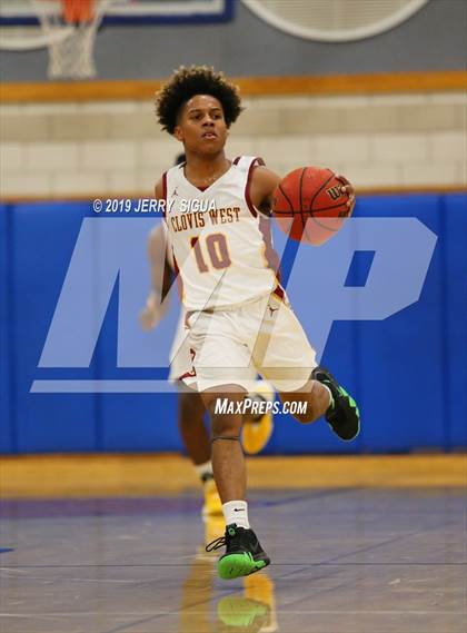 Thumbnail 1 in Clovis West vs. Laguna Creek (NorCal tip Off) photogallery.