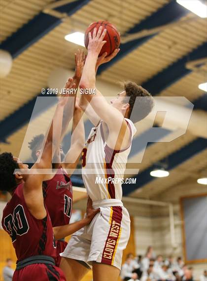 Thumbnail 1 in Clovis West vs. Laguna Creek (NorCal tip Off) photogallery.