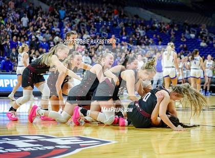 Thumbnail 3 in Farwell vs. Martins Mill (UIL 2A Basketball Division II Final) photogallery.