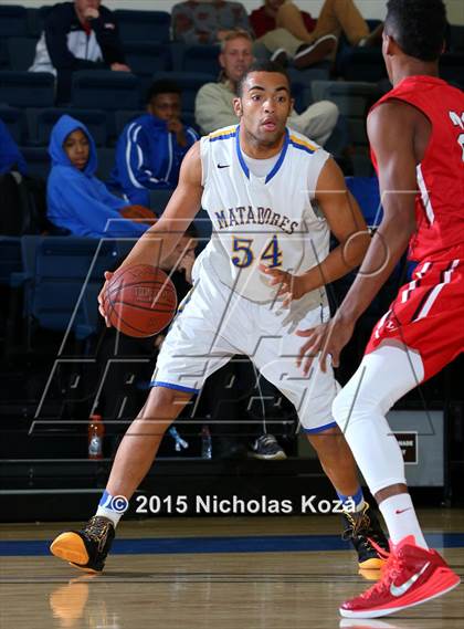 Thumbnail 1 in La Mirada vs. Orange Lutheran (Orange Holiday Classic) photogallery.