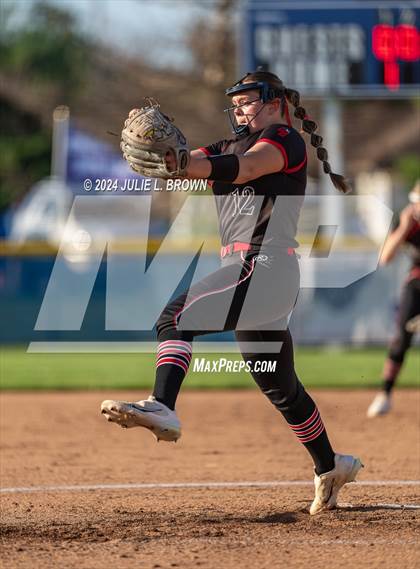 Thumbnail 2 in Logansport vs. Hamilton Southeastern (IHSAA 4A Regional 4 playoff) photogallery.