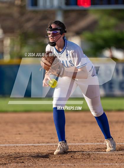 Thumbnail 1 in Logansport vs. Hamilton Southeastern (IHSAA 4A Regional 4 playoff) photogallery.