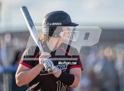 Thumbnail 2 in Logansport vs. Hamilton Southeastern (IHSAA 4A Regional 4 playoff) photogallery.
