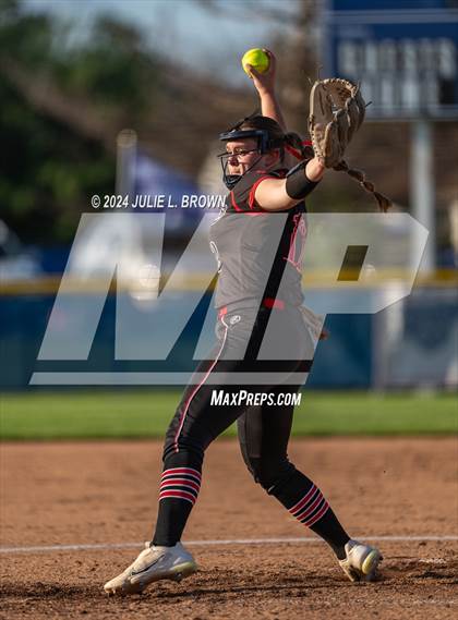 Thumbnail 2 in Logansport vs. Hamilton Southeastern (IHSAA 4A Regional 4 playoff) photogallery.