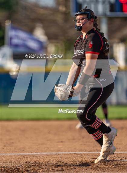 Thumbnail 3 in Logansport vs. Hamilton Southeastern (IHSAA 4A Regional 4 playoff) photogallery.
