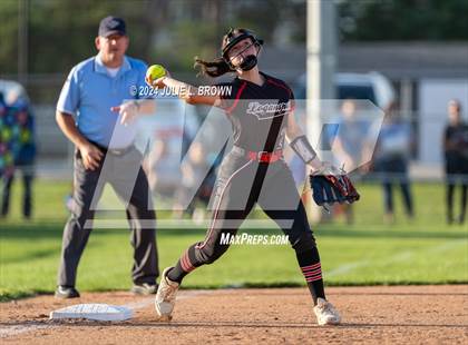 Thumbnail 3 in Logansport vs. Hamilton Southeastern (IHSAA 4A Regional 4 playoff) photogallery.