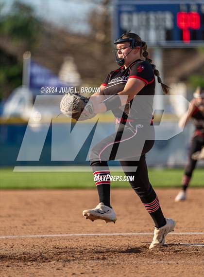 Thumbnail 1 in Logansport vs. Hamilton Southeastern (IHSAA 4A Regional 4 playoff) photogallery.