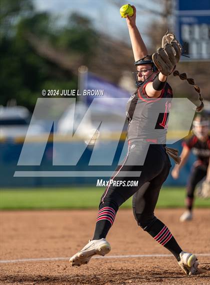 Thumbnail 1 in Logansport vs. Hamilton Southeastern (IHSAA 4A Regional 4 playoff) photogallery.