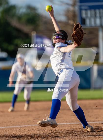 Thumbnail 1 in Logansport vs. Hamilton Southeastern (IHSAA 4A Regional 4 playoff) photogallery.