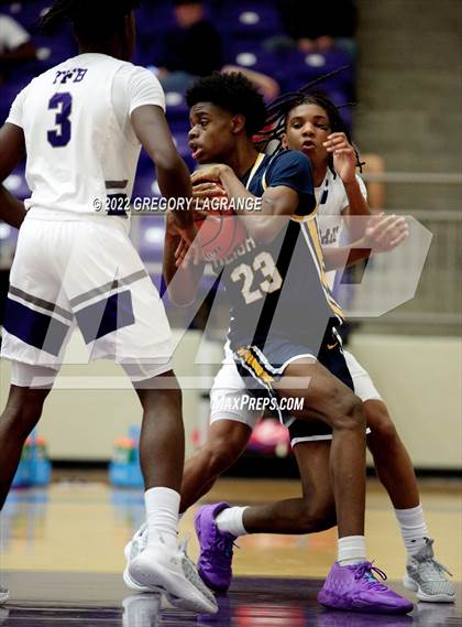 Thumbnail 3 in Arlington Heights vs Chisholm Trail photogallery.