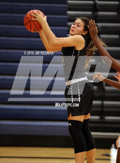 Thumbnail 2 in JV: Glenn vs. Cedar Park photogallery.