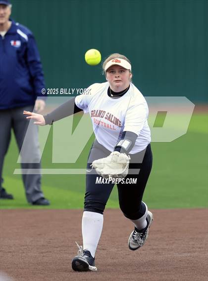Thumbnail 2 in Grand Saline vs Van photogallery.
