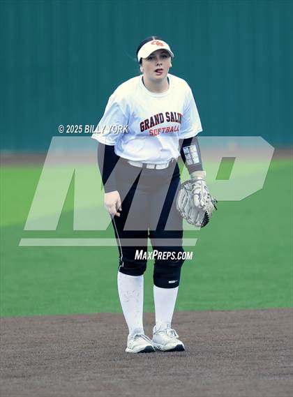 Thumbnail 3 in Grand Saline vs Van photogallery.