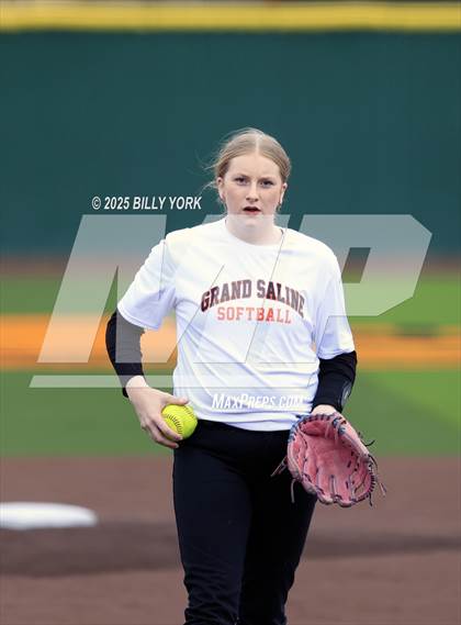 Thumbnail 1 in Grand Saline vs Van photogallery.