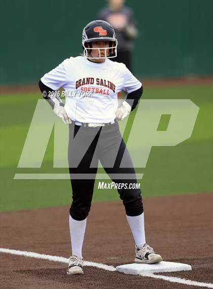Thumbnail 3 in Grand Saline vs Van photogallery.