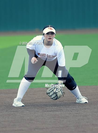 Thumbnail 1 in Grand Saline vs Van photogallery.