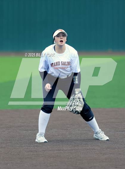 Thumbnail 2 in Grand Saline vs Van photogallery.