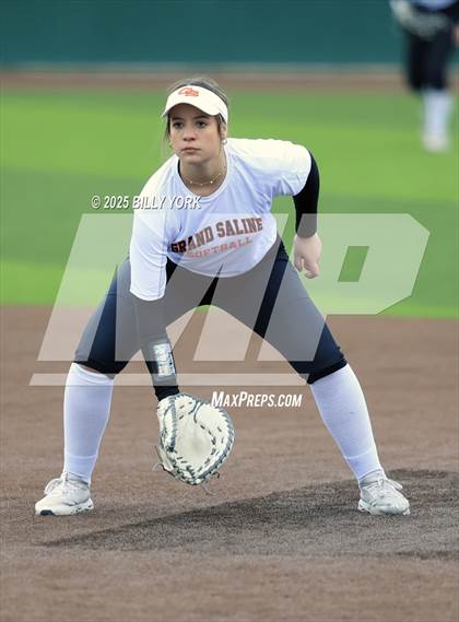 Thumbnail 1 in Grand Saline vs Van photogallery.